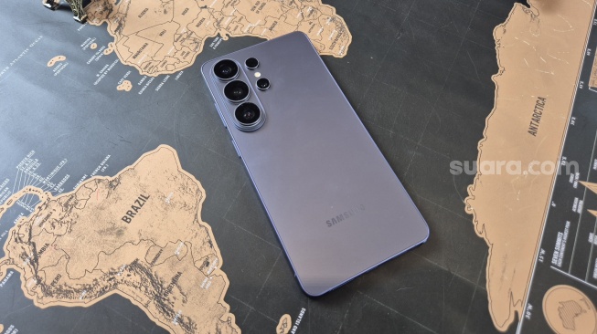 Samsung Galaxy S16 Ultra, Kamis (26/2/2026). [Suara.com/Dythia]