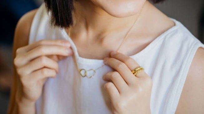 Harga Emas Gak Masuk Akal, Ini 5 Rekomendasi Toko Perhiasan Imitasi Online