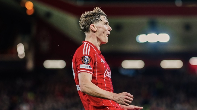 Bikin Ngilu! Detik-detik Kapten Nottingham Forest Alami Patah Jari Tangan