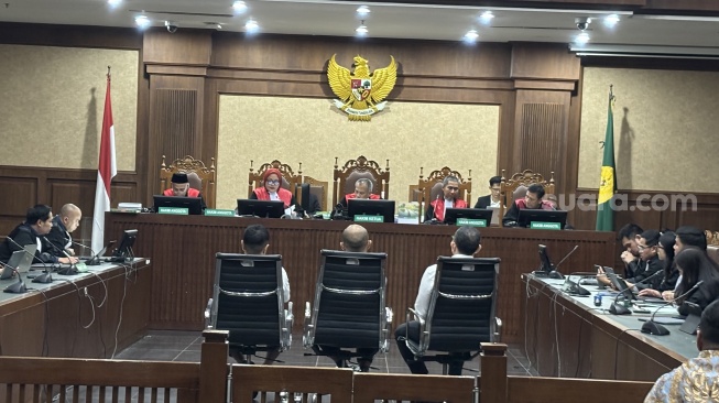 Vonis 10 Tahun Penjara: Agus Purwono 'Lolos' dari Tuntutan Maksimal Kasus Korupsi Tata Kelola Minyak