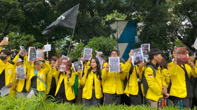 Massa Mahasiswa Diadang Rantis ke Bundaran HI, Sempat Terjadi Aksi Dorong