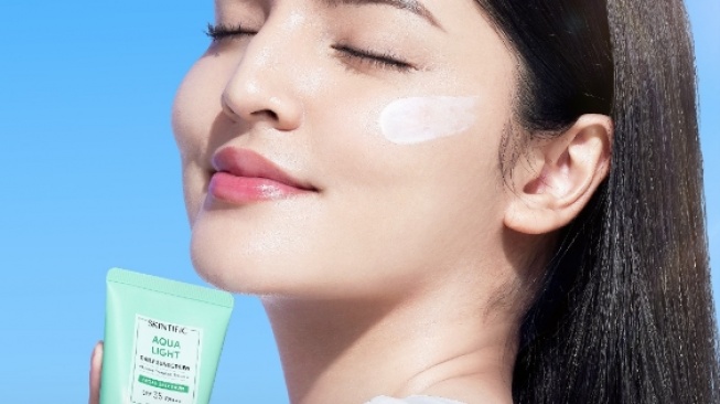 4 Hybrid Sunscreen SPF 35, Penyelamat Kulit Berminyak Atasi Jerawat dan PIE