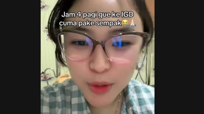 Ibu Ini Cerita Pengalaman ke IGD Cuma Pakai Tank Top dan Celana Dalam: Harus Ngakak atau Terharu?