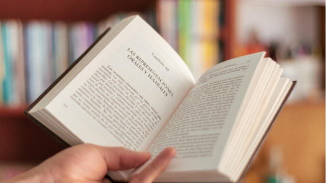 Membunuh Literasi, Membunuh Demokrasi: Saat Akses Bacaan Dicekik Negara