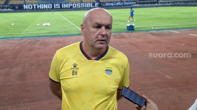 Tonton Pesta Gol dari Tribun VIP, Bojan Hodak Bongkar Kunci Ketajaman Lini Depan Persib