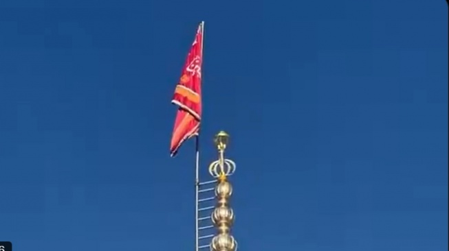 Iran Kibarkan Bendera Merah di Masjid Jamkaran Usai Kematian Khamenei, Simbol Janji Balas Dendam