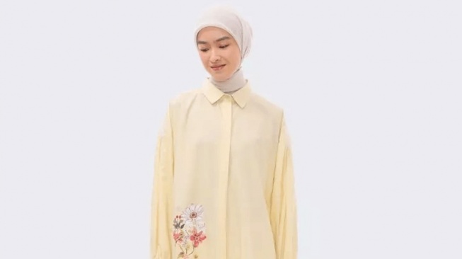Ria Miranda Soft Yellow Hyde Top