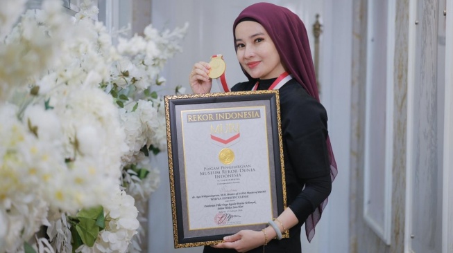 Wow! Dokter Ini Pecahkan Rekor MURI: Suntik Filler Dagu Terbanyak dalam Sehari (Dok. Istimewa)