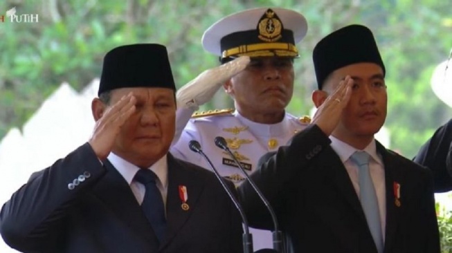 Prabowo-Gibran Beri Penghormatan Terakhir di Pemakaman Try Sutrisno: Momen Khidmat di TMP Kalibata