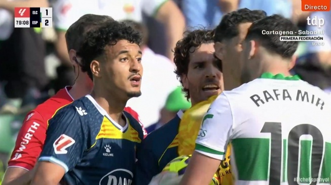 Umpatan Rasis Striker Rafa Mir kepada Pemain Muslim: Anda Datang dengan Perahu Karet