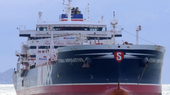 Kapal Tanker Berbendera AS Dihantam Proyektil Iran, Selat Hormuz Lumpuh Total