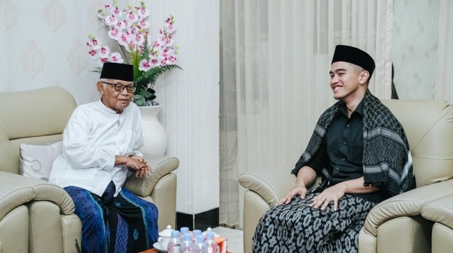 Kaesang Silaturahmi ke Ponpes Al-Amien Kediri Disuguhi Nasi Kuning: Saya Kayak Lagi Ulang Tahun