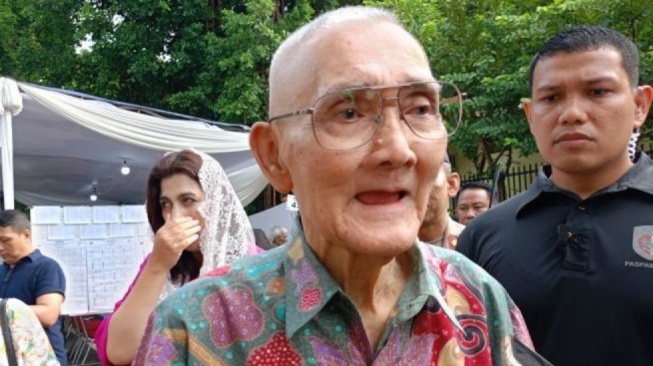 Try Sutrisno Dimakamkan di TMP Kalibata Usai Zuhur, Salat Jenazah di Masjid Agung Sunda Kelapa