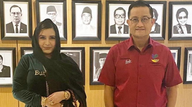 Foto Fadia Arafiq, Bupati Pekalongan dengan Juliari Batubara (Instagram/@ashraff_abu)