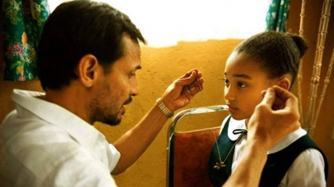 Film Colombiana yang dibintangi Zoe Saldana akan tayang pada Senin (3/3/2026) malam ini pukul 23.00 WIB di Trans TV. [YouTube]