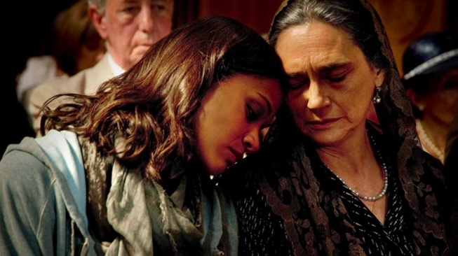 Film Colombiana yang dibintangi Zoe Saldana akan tayang pada Senin (3/3/2026) malam ini pukul 23.00 WIB di Trans TV. [YouTube]