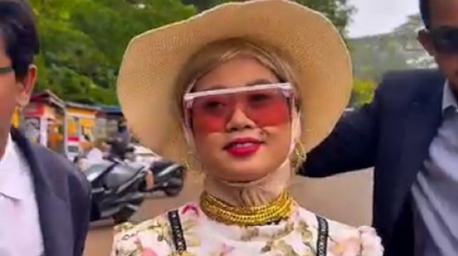 Musdalifah Cosplay Jadi Istri Gubernur Kaltim: Bangsawan Beli Takjil