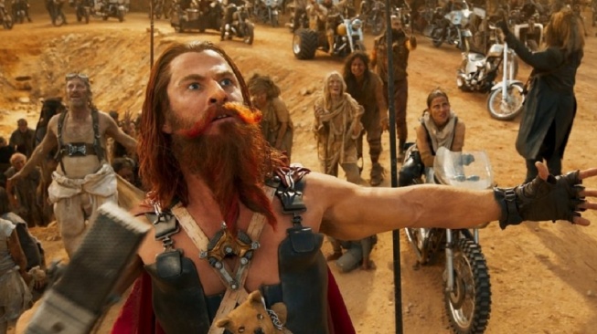 Furiosa: A Mad Max Saga yang dibintangi Chris Hemsworth dan Anya Taylor-Joy akan tayang menemani sahur Anda pada Rabu (4/3/2026) dini hari pukul 02.00 WIB di Trans TV. [YouTube]