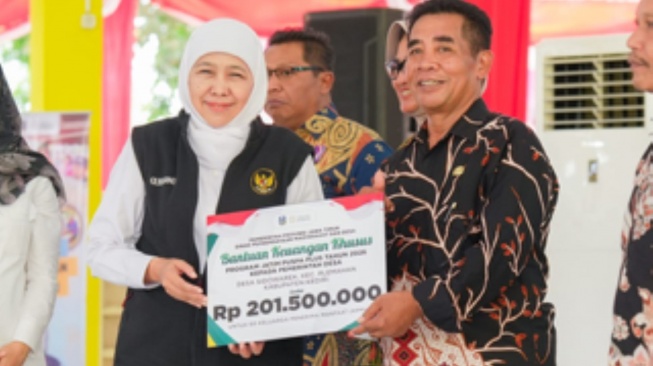 Gubernur Khofifah Salurkan Bantuan dan Tali Asih Rp16,616 Miliar untuk Masyarakat Kediri