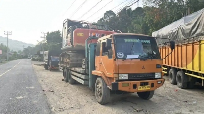 Polda Sumut Sita 2 Ekskavator di Mandailing Natal, Upaya Angkut Alat Bukti Sempat Dihalangi Oknum