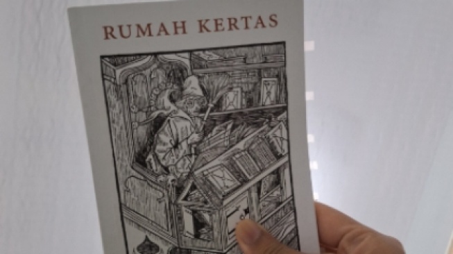 Rumah Kertas: Ketika Cinta Buku Kelewat Batas Sampai Jadi Tembok Rumah