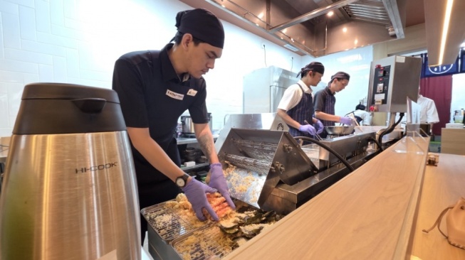 Inspirasi Menu Buka Puasa: Tenya Tempura Tendon Renyah dengan Cita Rasa Jepang Asli di Central Park (Suara.com/Dinda)