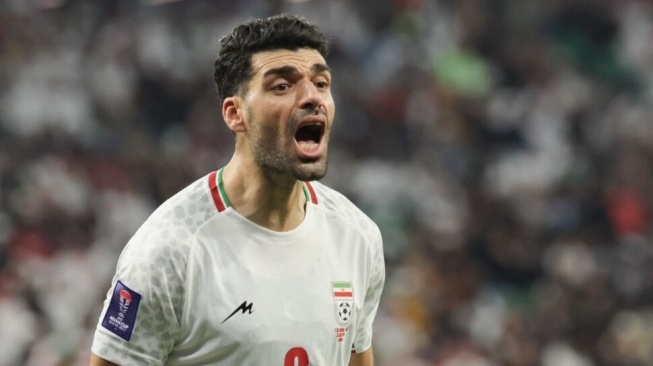 Benarkah Striker Iran Mehdi Taremi Angkat Senjata Lawan AS-Israel? Begini Faktanya