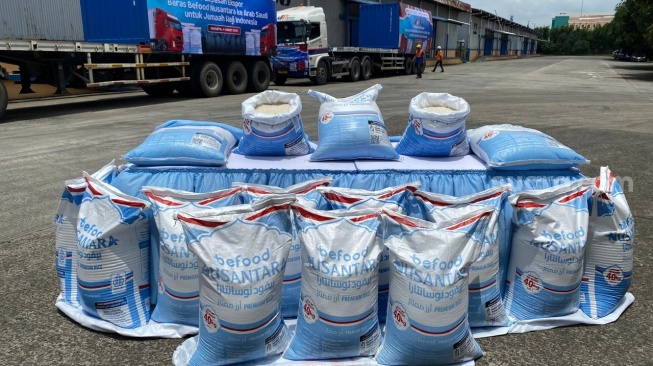 Beras Bulog yang akan diekspor ke Arab Saudi untuk kebutuhan makan jamaah haji. [Suara.com/Fakhri Fuadi Muflih].