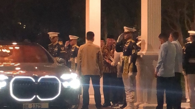 Tinggalkan Istana Usai Pertemuan: AHY Antar SBY, Gibran Satu Mobil Bareng Jokowi