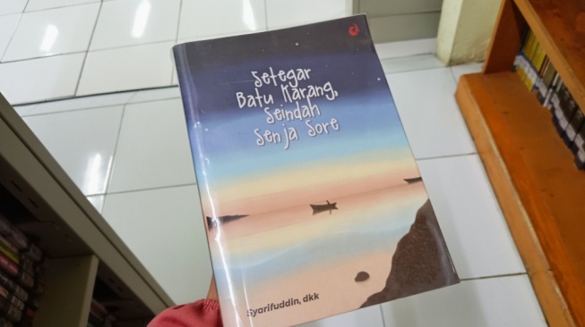 Lika-Liku Hidup Santri di Buku Setegar Batu Karang, Seindah Senja Sore
