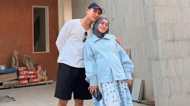 Lesti Kejora Ajak Rizky Billar Nonton Liverpool, Kompensasi Perut Ngilu Setelah Lahiran Anak ke-3