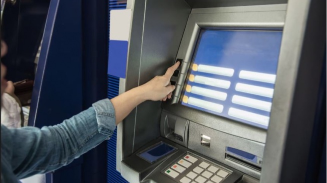 Batas Maksimal Tarik Tunai ATM Pecahan Rp 20.000, THR Bisa Sepuasnya?