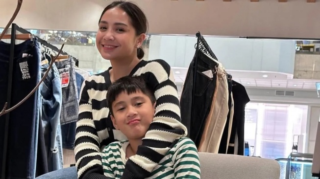 Rafathar Pergoki Pasangan Gay Ciuman, Teguran Nagita Slavina Tuai Pro Kontra