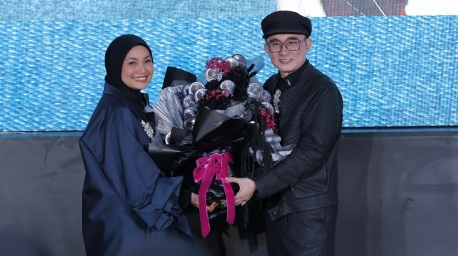 Make Over Gandeng Rinaldy Yunardi Rilis Foundation Edisi Spesial, Angkat Keberanian Perempuan (Dok. Istimewa)