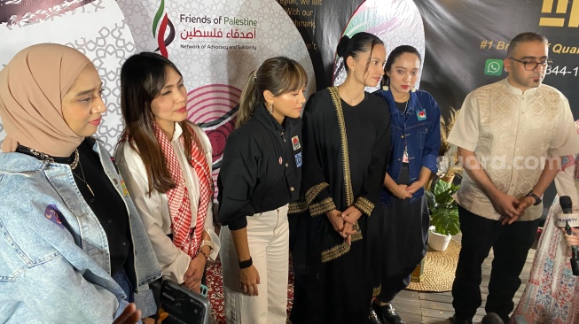 Chiki Fawzi dan Bella Fawzi bersama Tanah Para Nabi Movement serta Friend of Palestine dalam acara buka puasa di kawasan Kemang, Jakarta Selatan pada Rabu, 4 Maret 2026. [Suara.com/Tiara Rosana]