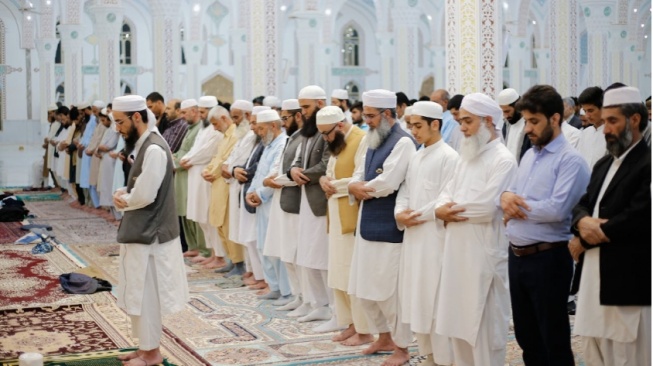 Piala Dunia Tarawih: Antara Tim 7 Menit Kelar vs Tim Satu Juz Sampai Pagi