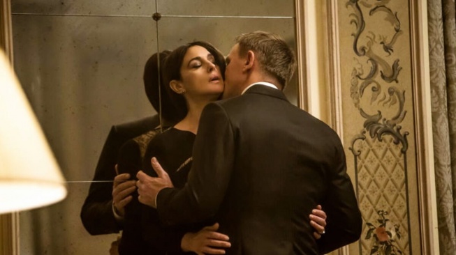 James Bond: Spectre yang dibintangi Daniel Craig dan Monica Bellucci akan tayang pada Sabtu (7/3/2026) dini hari nanti pukul 02.00 WIB menemani sahur Anda. [YouTube]