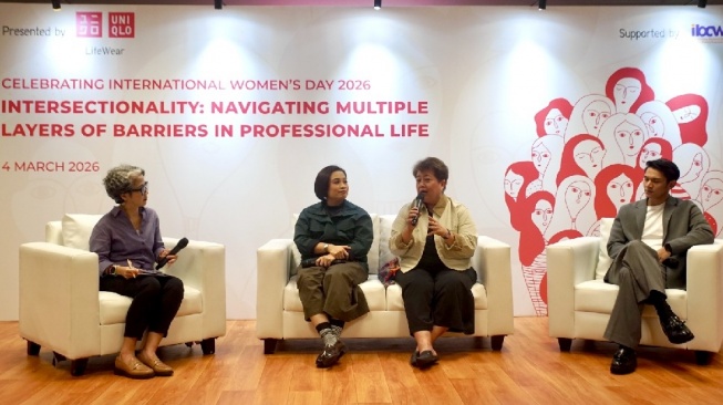 Perempuan di Dunia Kerja Modern: Menavigasi Berbagai Peran dan Tantangan Karier