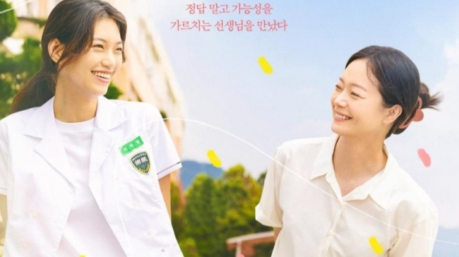 Jeon So Min dan Kim Doyeon Tunjukkan Chemistry Guru-Murid di Film 18 Youth