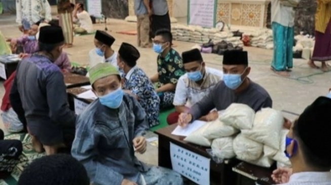 Bolehkah Zakat Fitrah Diberikan ke Keluarga Sendiri? Ini Penjelasan Hukumnya