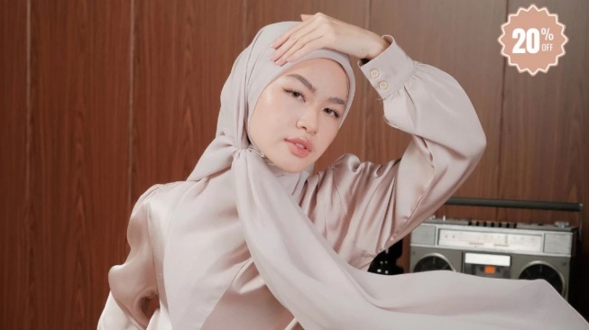 Bahan hijab anti letoy untuk Lebaran. (Shopee/Alqeera Official)