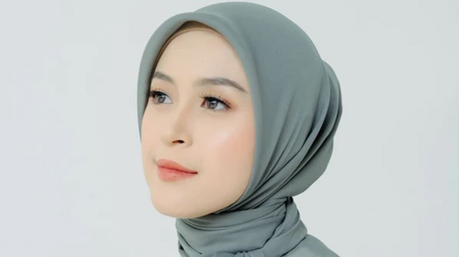 Bahan hijab anti letoy untuk Lebaran. (lozy.id)