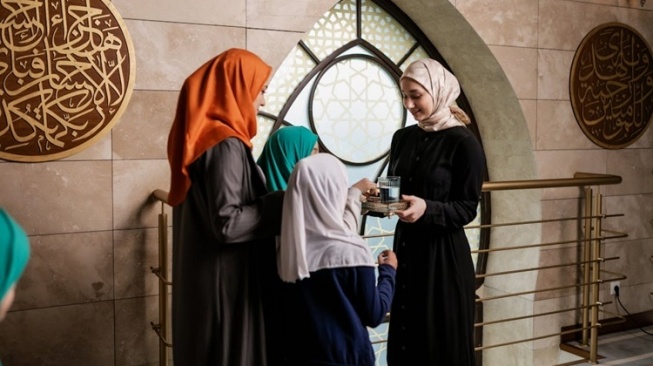 Mindful Eating saat Puasa: Menghargai Makanan dan Mengendalikan Nafsu Berbuka