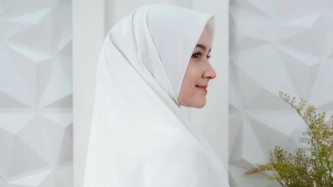 Bahan hijab anti letoy untuk Lebaran. (Shopee/azzubaofficial)