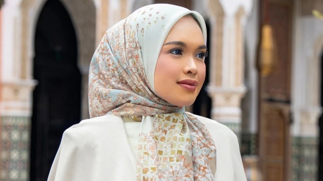 Bahan hijab anti letoy untuk Lebaran. (buttonscarves.com)