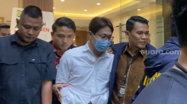 Dokter Richard Lee Akhirnya Dijebloskan ke Sel Tahanan Malam Ini