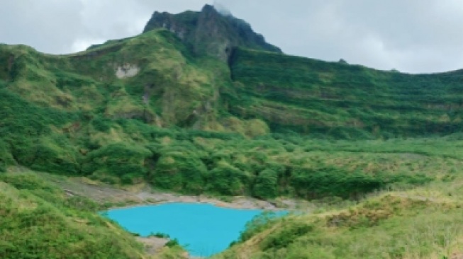 Wisata Alam di Kawah Gunung Kelud: Menikmati Puncak Tanpa Pendakian Berat