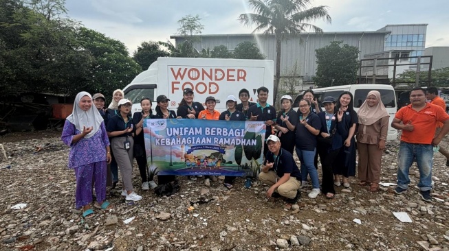 Berbagi Kebahagiaan di Bulan Ramadan, Ratusan Paket Makanan Disalurkan di Muara Baru Jakarta