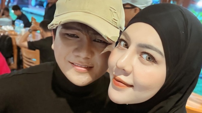 Pesulap Merah Bongkar Momen Pertama Bertemu Ratu Rizky Nabila: Pakai Tanktop sampai Pusar Nongol