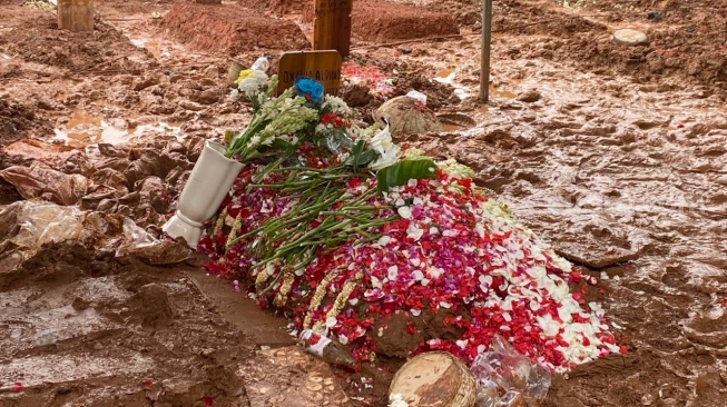 Makam Vidi Aldiano di TPU Tanah Kusir pada Minggu, 8 Maret 2026. [Suara.com/Tiara Rosana]
